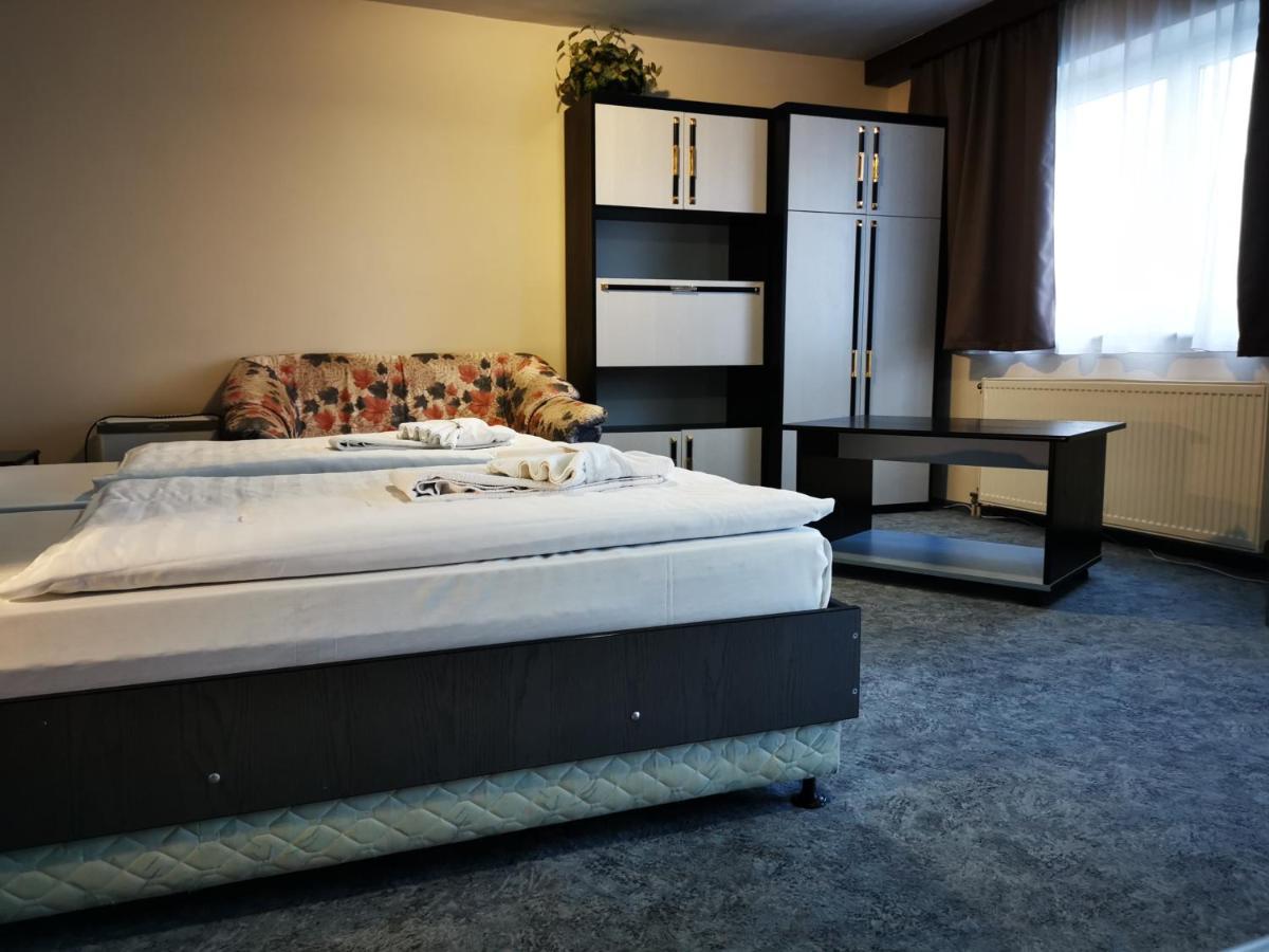 Patyi Etterem Es Hotel Bögöte Екстериор снимка