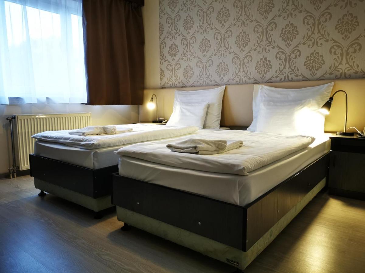 Patyi Etterem Es Hotel Bögöte Екстериор снимка