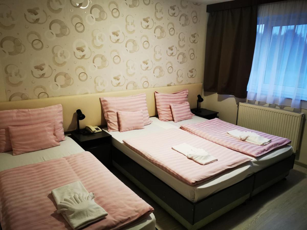 Patyi Etterem Es Hotel Bögöte Екстериор снимка