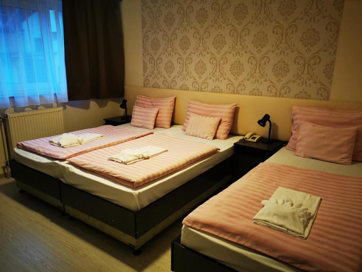 Patyi Etterem Es Hotel Bögöte Екстериор снимка