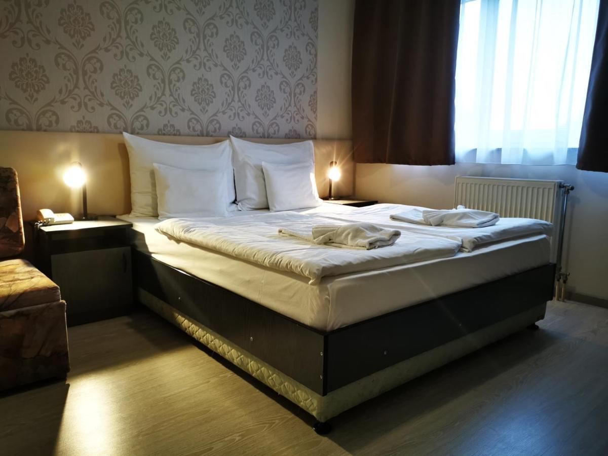 Patyi Etterem Es Hotel Bögöte Екстериор снимка