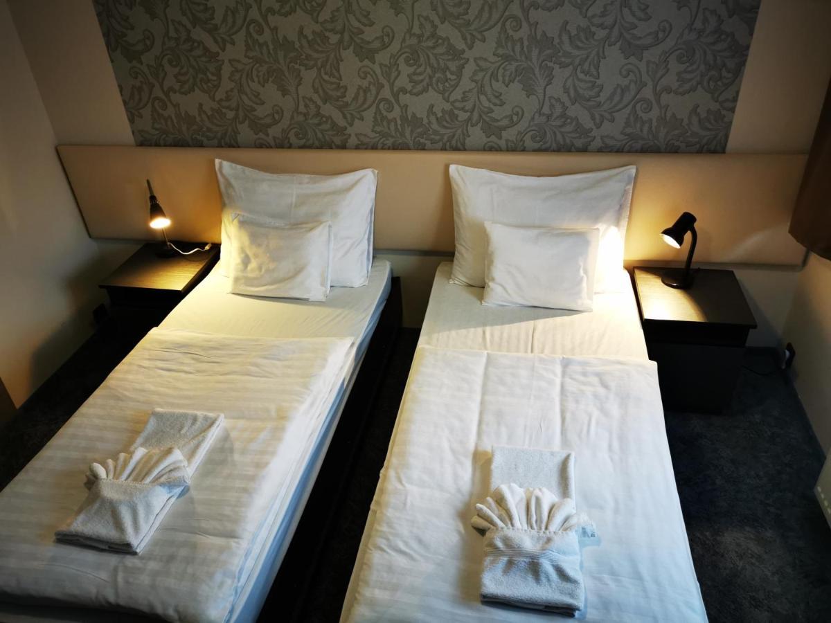Patyi Etterem Es Hotel Bögöte Екстериор снимка
