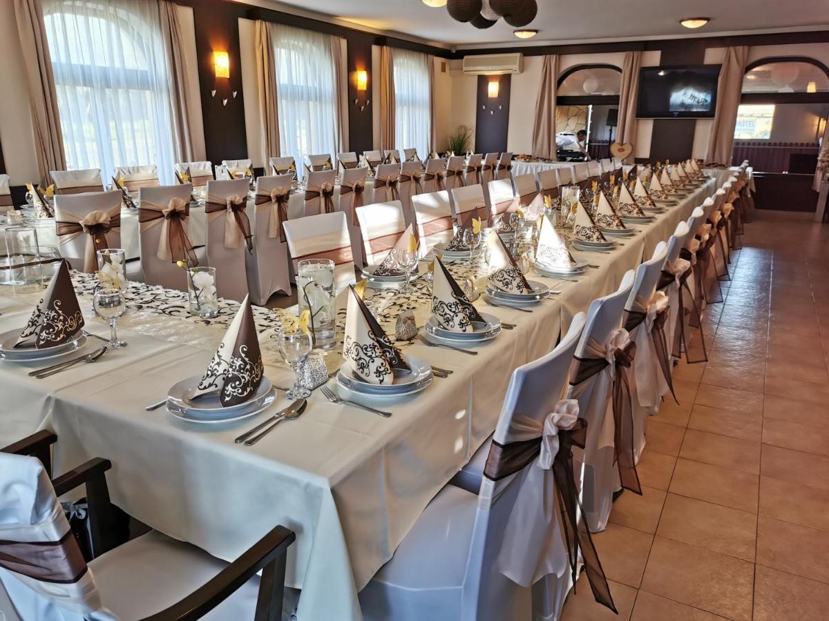 Patyi Etterem Es Hotel Bögöte Екстериор снимка