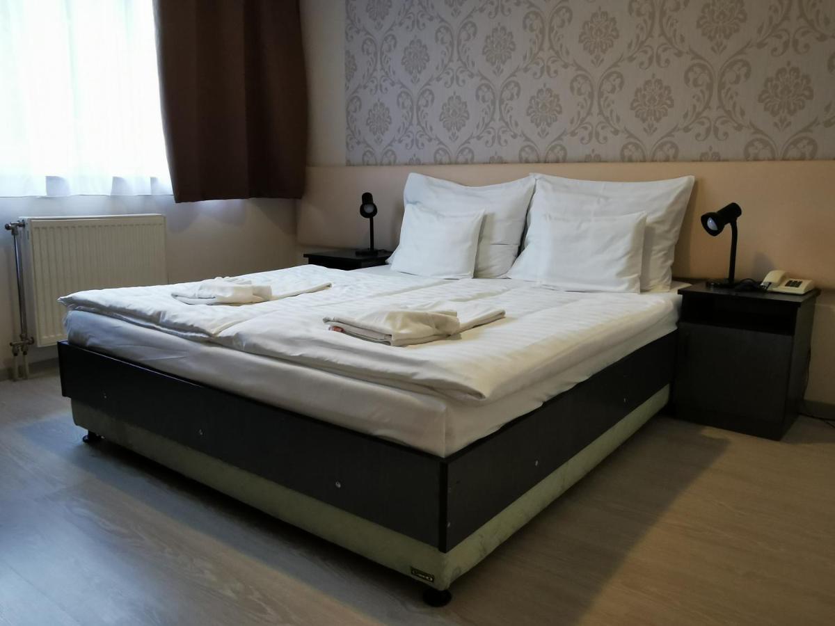 Patyi Etterem Es Hotel Bögöte Екстериор снимка