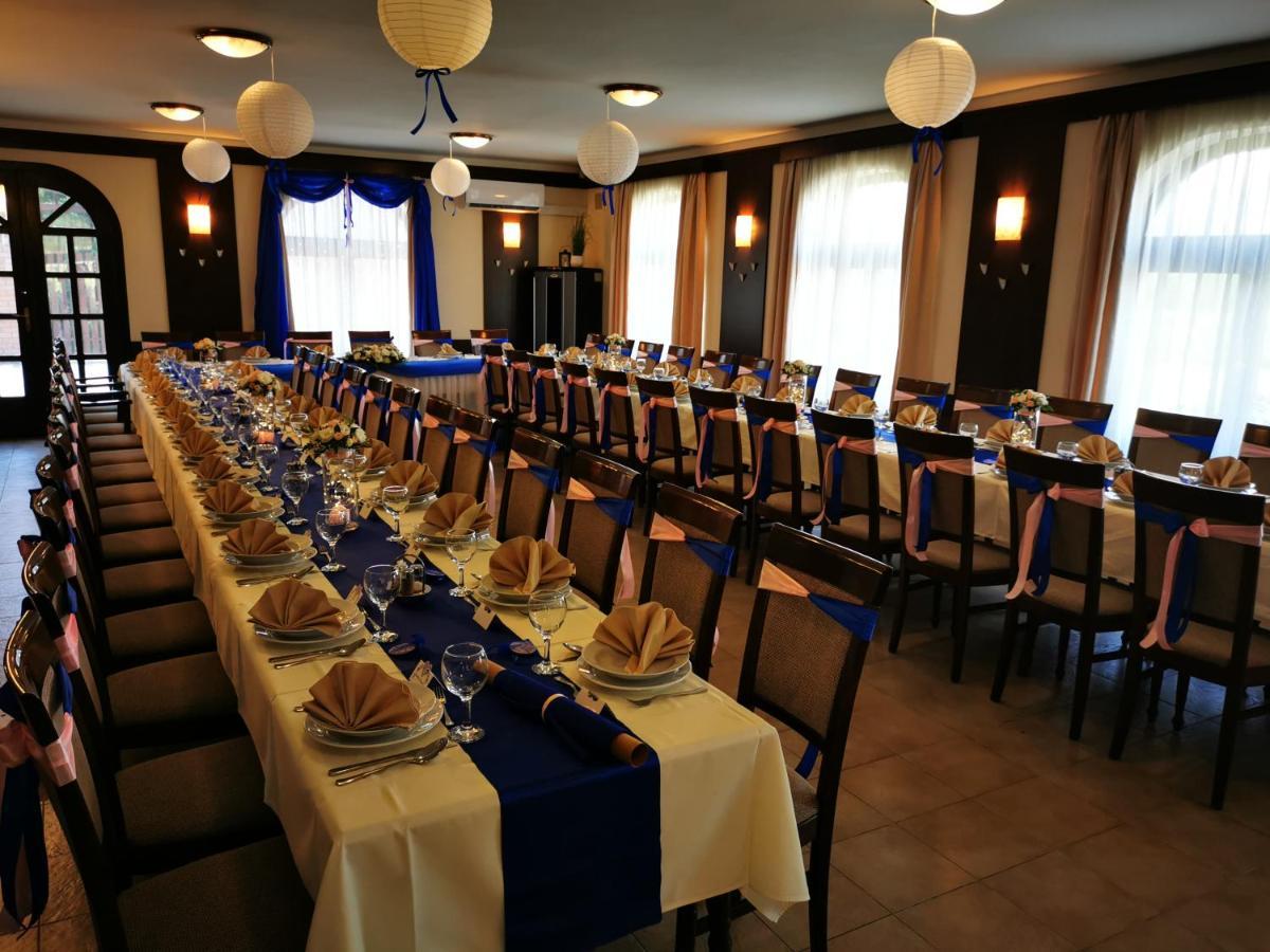 Patyi Etterem Es Hotel Bögöte Екстериор снимка