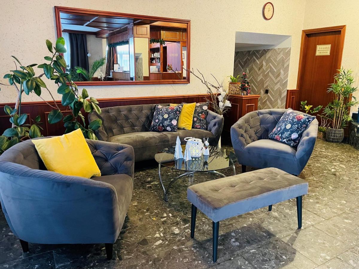 Patyi Etterem Es Hotel Bögöte Екстериор снимка