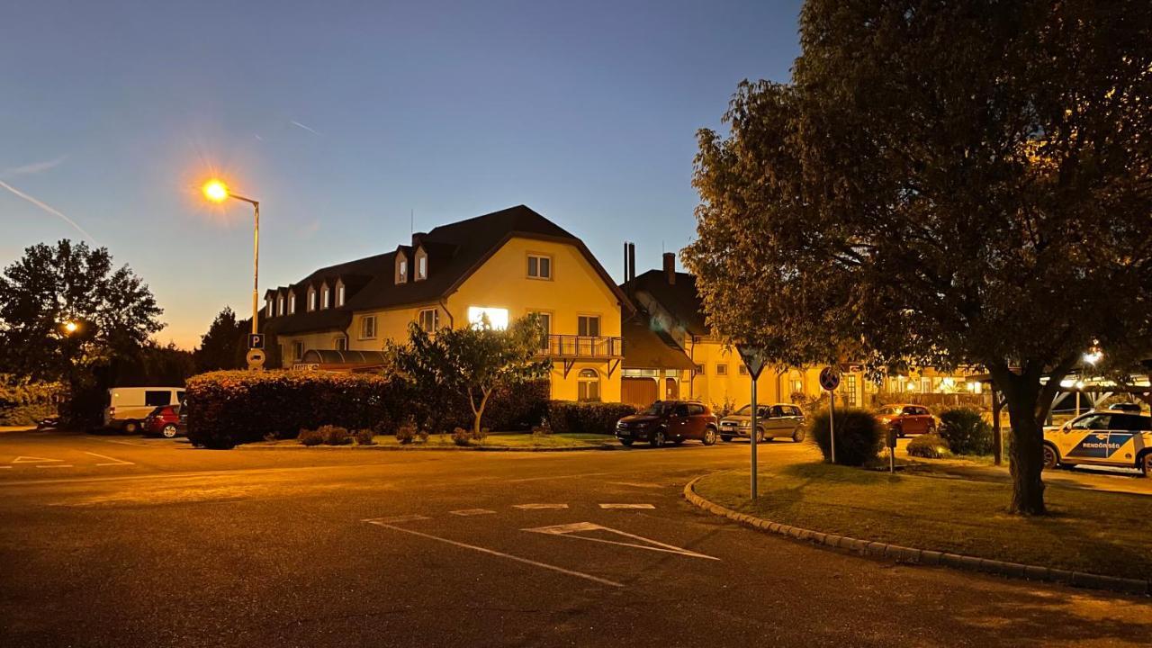Patyi Etterem Es Hotel Bögöte Екстериор снимка
