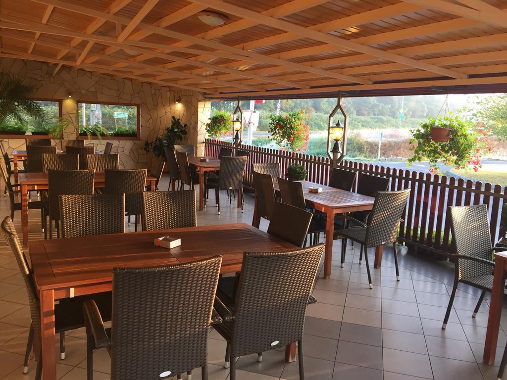 Patyi Etterem Es Hotel Bögöte Екстериор снимка