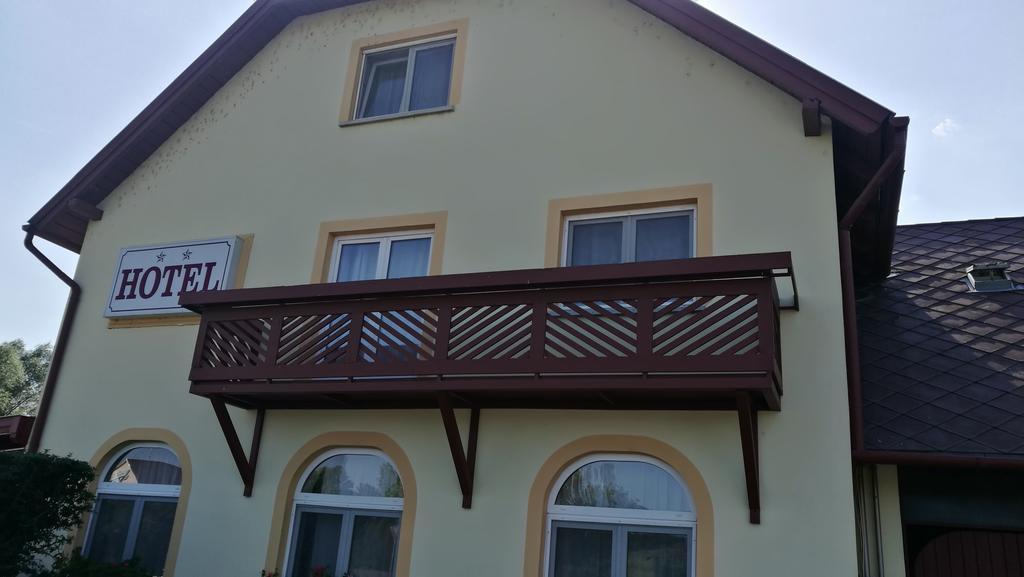 Patyi Etterem Es Hotel Bögöte Екстериор снимка