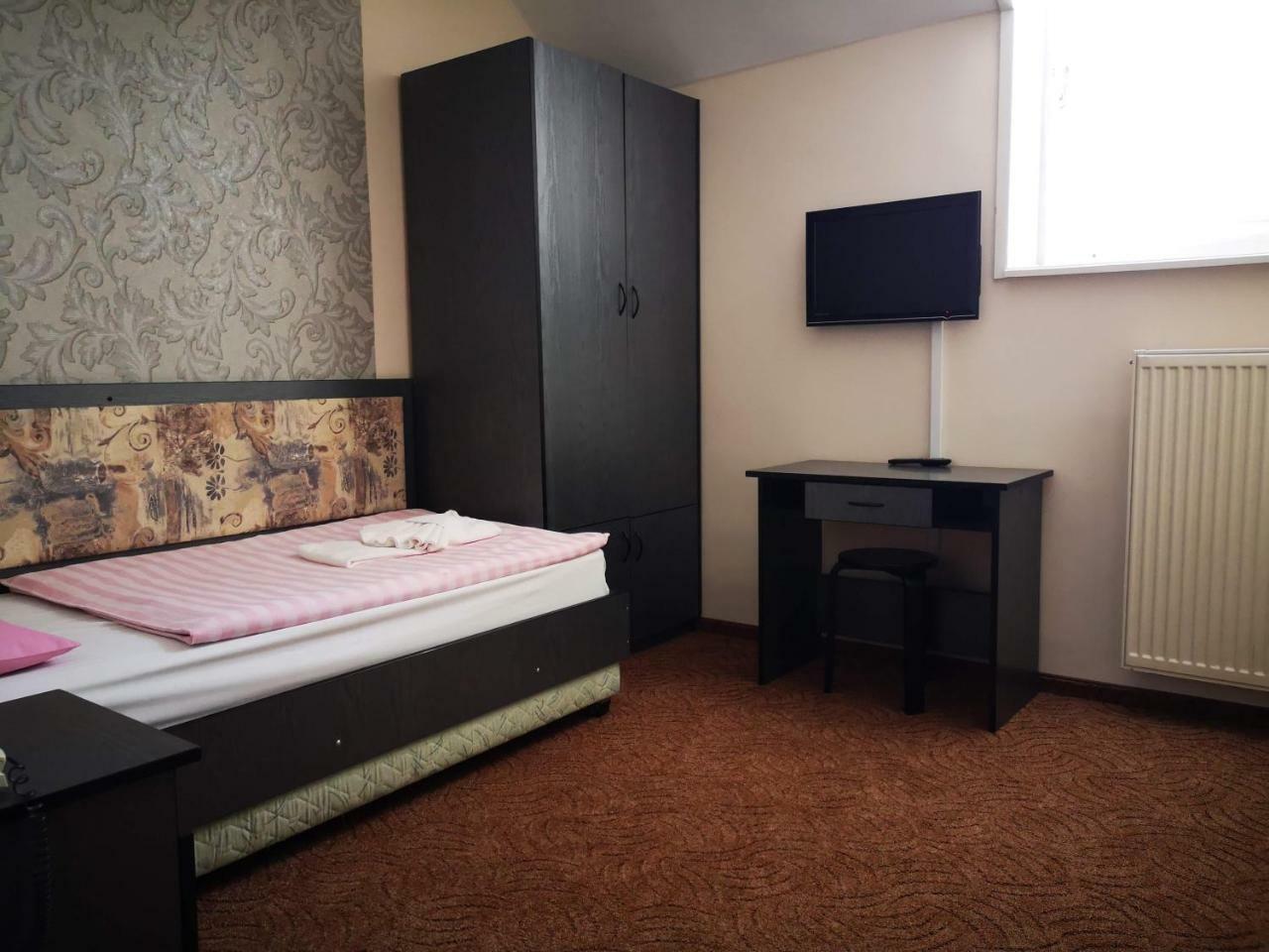 Patyi Etterem Es Hotel Bögöte Екстериор снимка