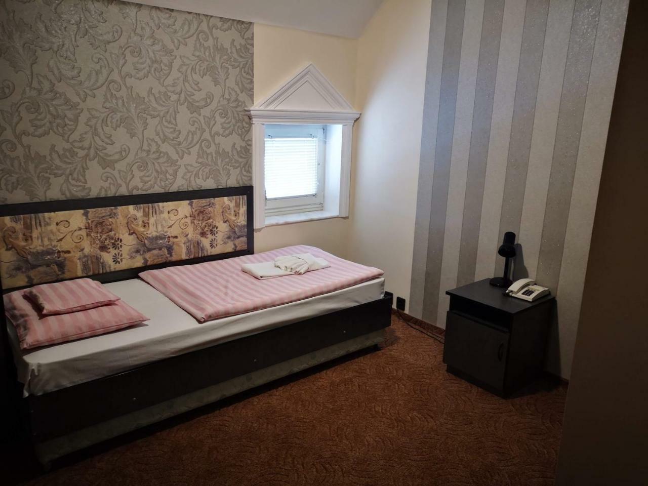 Patyi Etterem Es Hotel Bögöte Екстериор снимка