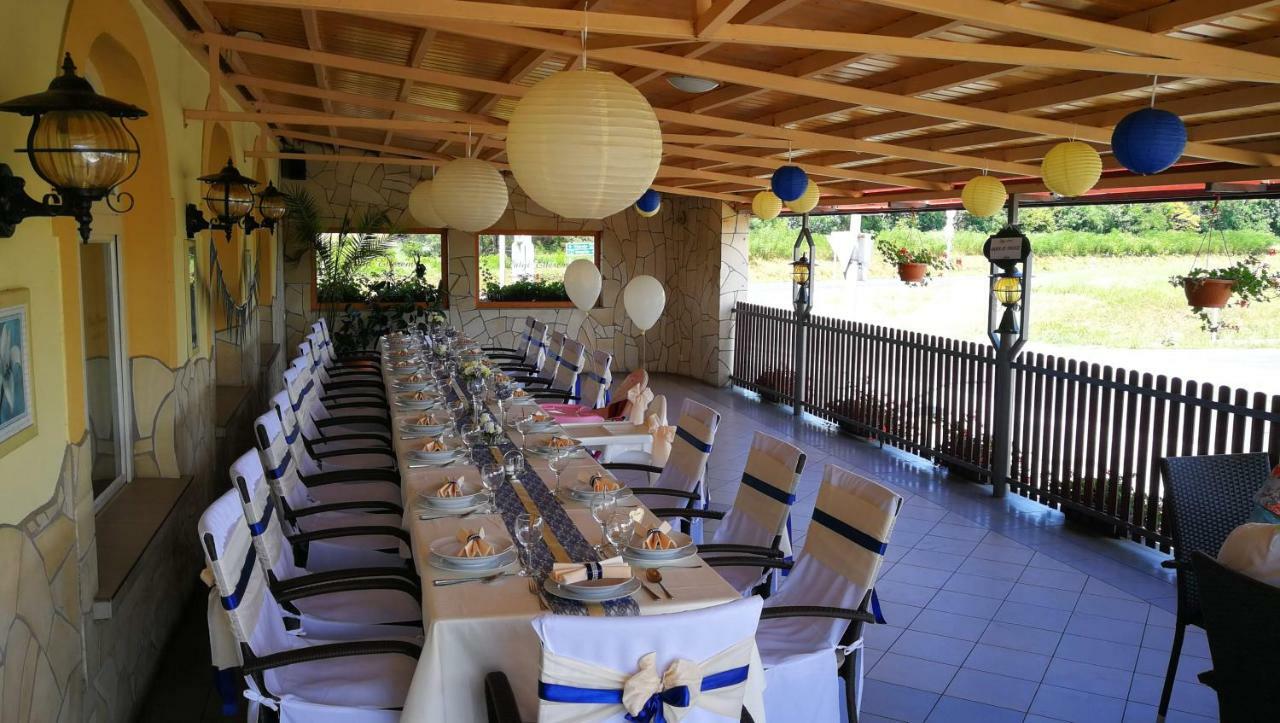 Patyi Etterem Es Hotel Bögöte Екстериор снимка
