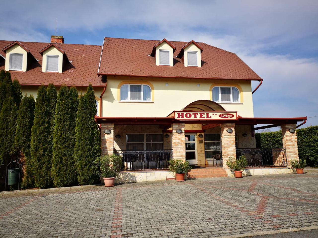 Patyi Etterem Es Hotel Bögöte Екстериор снимка